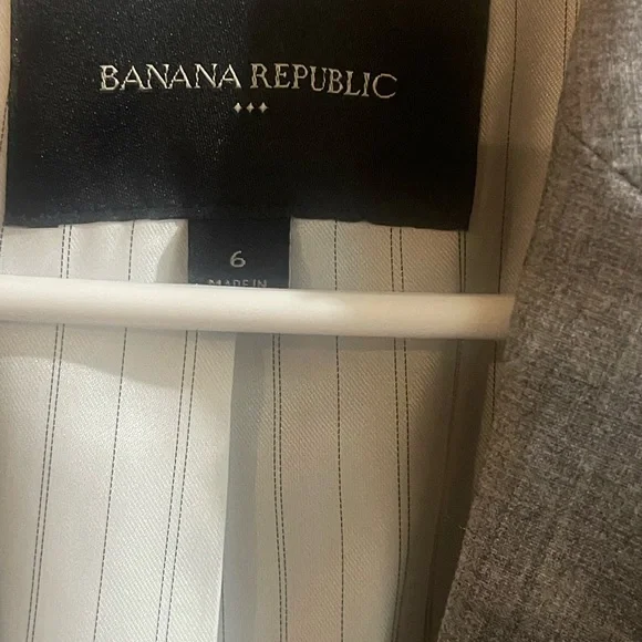 Banana Republic Light Gray Blazer - Picture 4 of 9